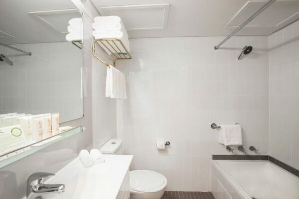 Metro Hotel Marlow Sydney Central Bathroom