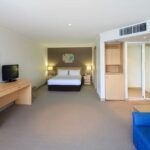 Metro Mirage Hotel Newport Waterfront Spa Room