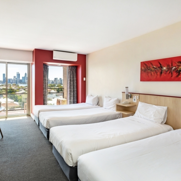 Metro Hotel Perth Standard Room - 4 Single Beds