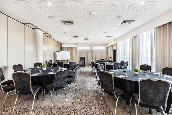 Black Swan Room - Metro Hotel Perth, South Perth