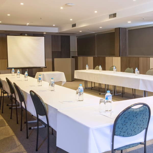 Metro Aspire Hotel Sydney Conference Room