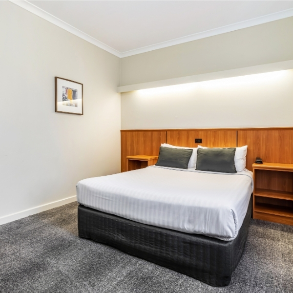 Metro Hotel Perth City - Standard Queen Room