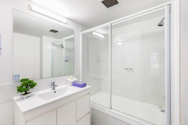 Metro Apartments on King Bathroom