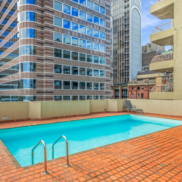 Metro Apartments on King Pool