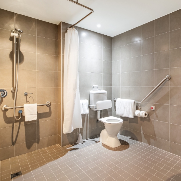 Metro Hotel Miranda Accessible bathroom